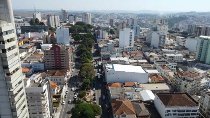Vista aérea da região central de Varginha (MG)